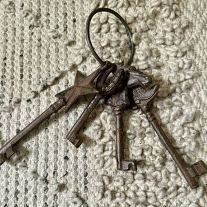 Decorative Cast Iron Western Keys